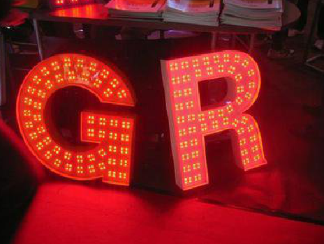 富县LED发光字常见的安装误区。